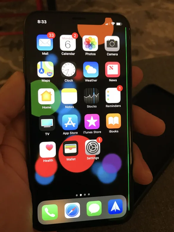 iPhone X με πράσινη γραμμή στην οθόνη