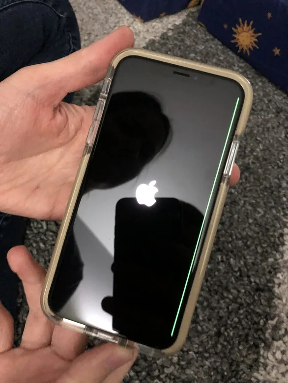 iPhone X με πράσινη γραμμή στην οθόνη