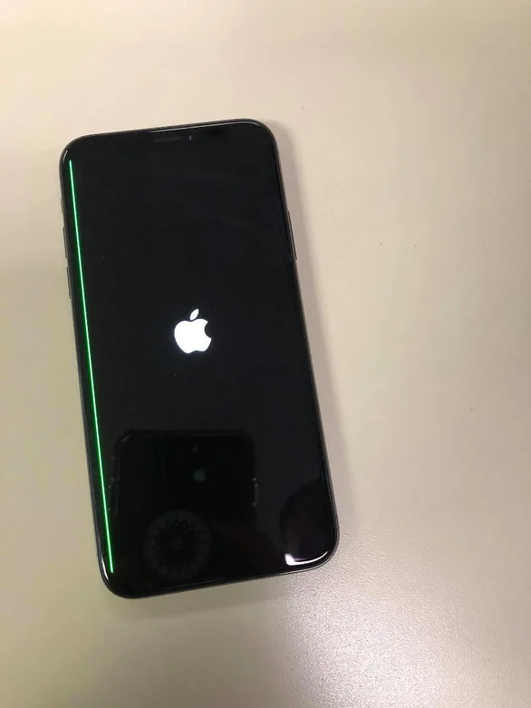 iPhone X με πράσινη γραμμή στην οθόνη