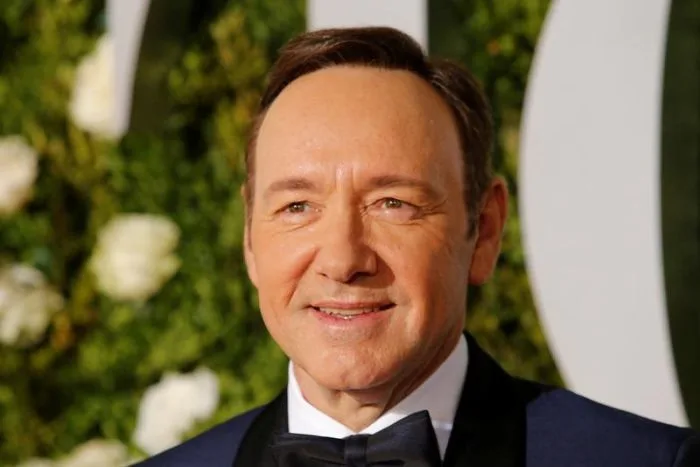Ο ηθοποιός Kevin Spacey σε επίσημη εμφάνιση με σμόκιν.