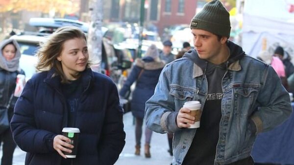 Brooklyn Beckham και Chloë Grace Moretz: φορούν δαχτυλίδια με τα αρχικά τους