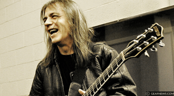 Malcolm Young: Πέθανε ο θρυλικός κιθαρίστας των AC/DC