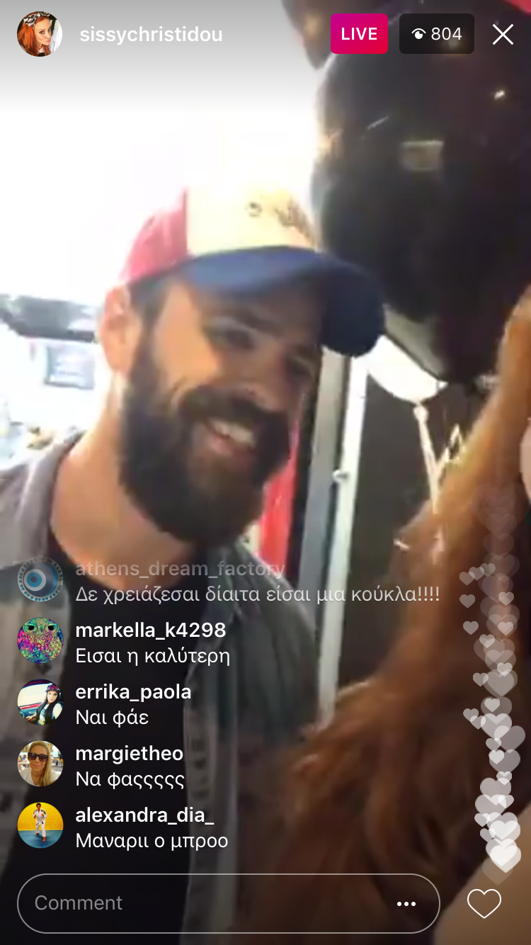 Ο Γιάννης Χρηστίδης σε στιγμιότυπο από live μετάδοση στα social media.