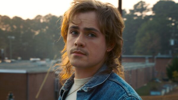 Είδες το νέο Stranger Things; Τότε ΠΡΕΠΕΙ να δεις πώς είναι ο Billy της 2ης σεζόν στην πραγματικότητα!