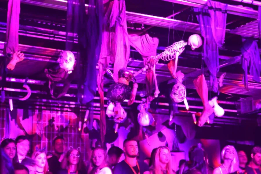 Halloween party της μπύρας BUD με τους Playmen και τον Β. Κοστοξενάκη