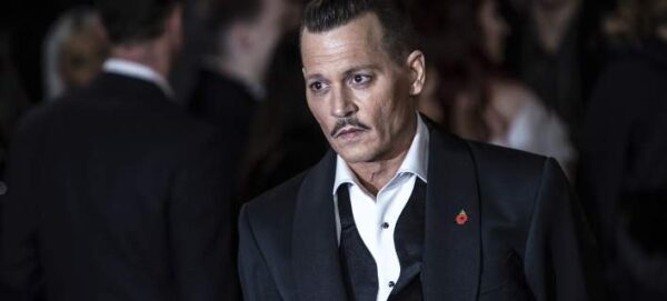 Ο Johnny Depp πήγε (πολύ) μεθυσμένος στην… πρεμιέρα του! (βίντεο & φωτο)