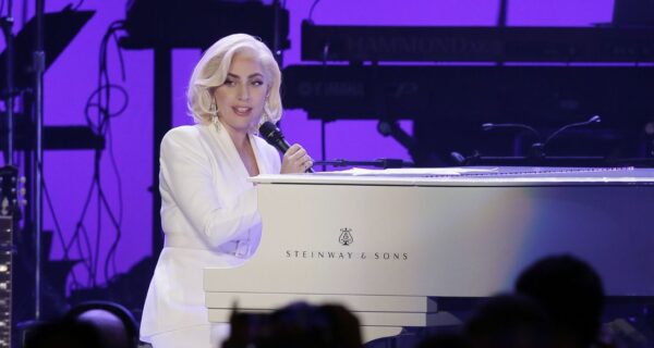 Αυτή η κοπέλα είναι ΟΛΟΙΔΙΑ η Lady Gaga! – Δες το Instagram της