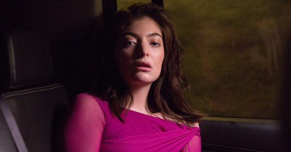 Φαν της Lorde κρέμασε άλμπουμ της στο μουσείο του Λούβρου!