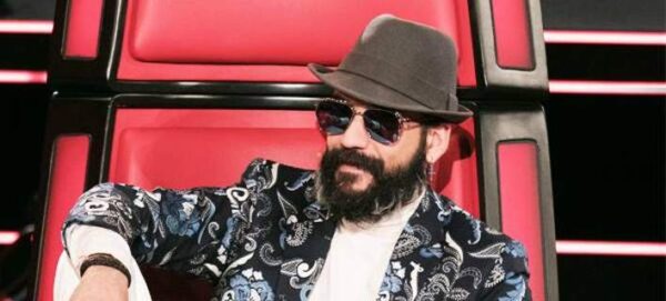 “The Voice”: Αυτός ο διαγωνιζόμενος έχει ολόιδια φωνή με τον Πάνο Μουζουράκη!