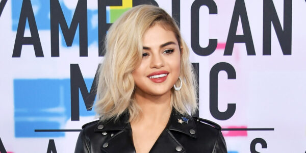 Δεν θα πιστέψεις πόσες ώρες πήρε στην Selena Gomez να γίνει ξανθιά! 👩🏼