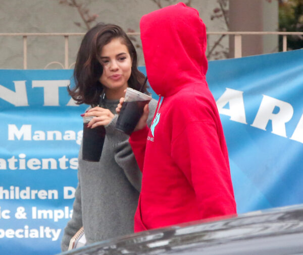 Νέα κοινή έξοδος Selena Gomez και Justin Bieber – Φαν τους πέτυχε μαζί και ανέβασε τη φωτό στα social media
