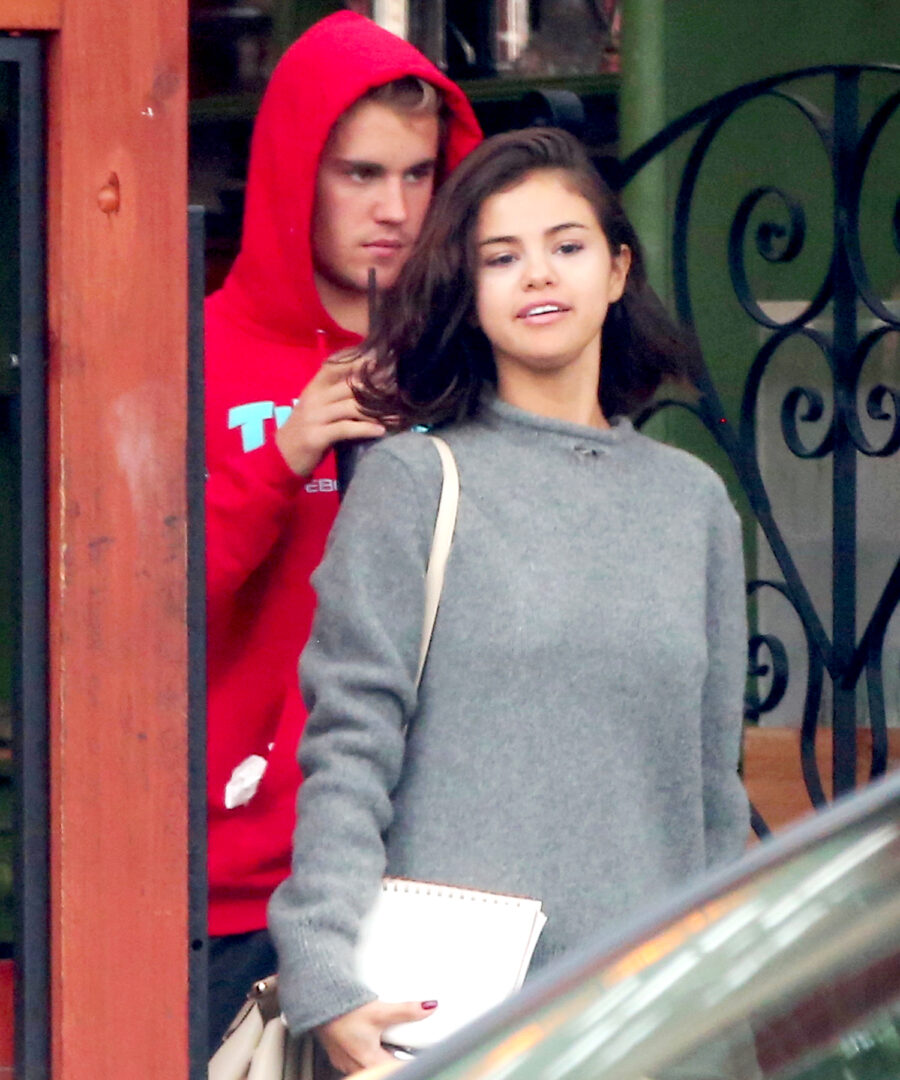 Ο Justin Bieber και η Selena Gomez σε κοινή τους έξοδο.