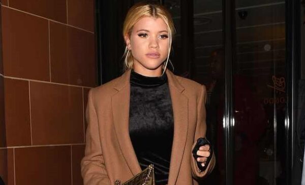 Ο πρώην της Kourtney Kardashian στη… θήκη κινητού της Sofia Richie
