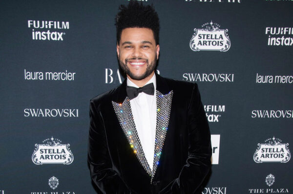 The Weeknd: Μετά τον χωρισμό του με τη Selena Gomez κάνει μυστηριώδη εμφάνιση με νέα κοπέλα