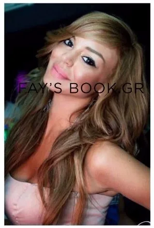 Η Ιωάννα Τούνη και η Αλεξάνδρα Παναγιώταρου πριν τις πλαστικές, στο πλαίσιο του My Style Rocks, ποζάρουν χαμογελαστές.