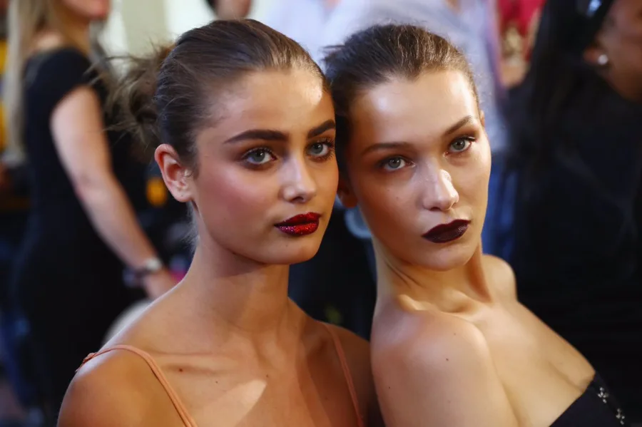 Bella Hadid και η Taylor Hill