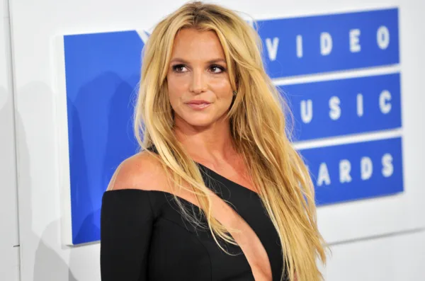 Britney Spears κατηγορεί παπαράτσι