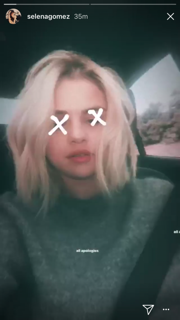 Η Selena Gomez σε Instagram story με ξανθά μαλλιά και εφέ στα μάτια.