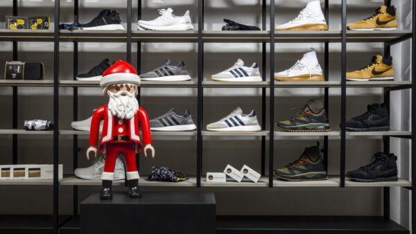 To SNEAKER CAGE ήρθε και μαζί του φέρνει τον SNEAKER CLAUS