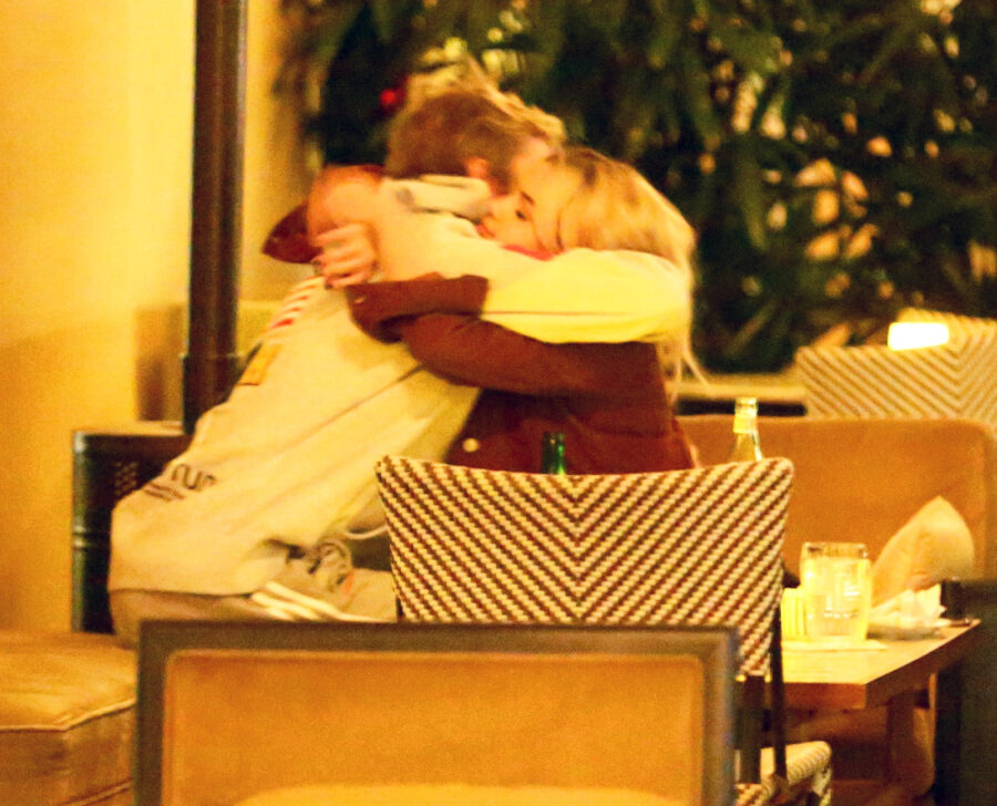 αγκαλιά Justin Bieber και Selena Gomez