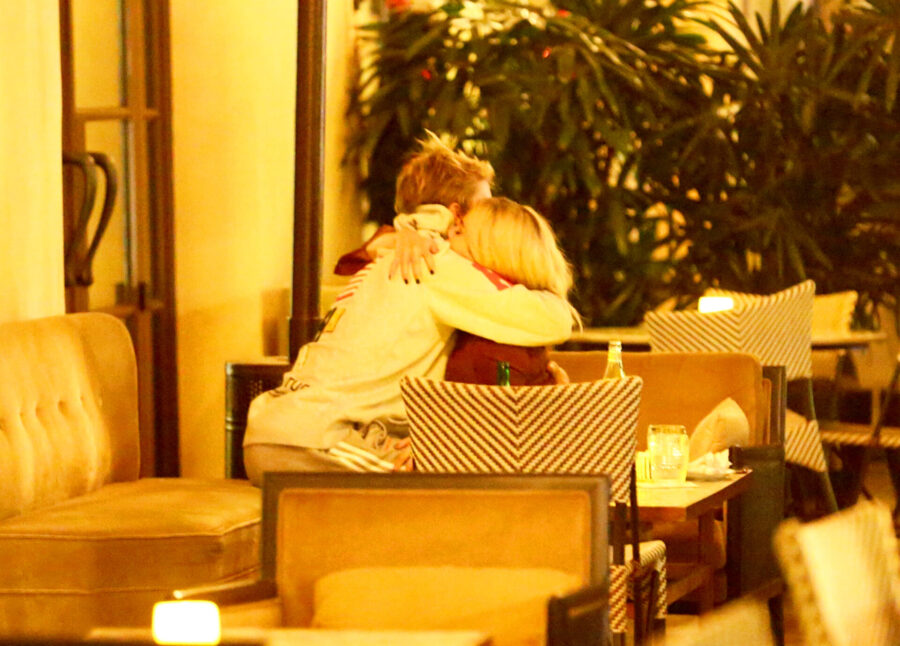 αγκαλιά Justin Bieber και Selena Gomez