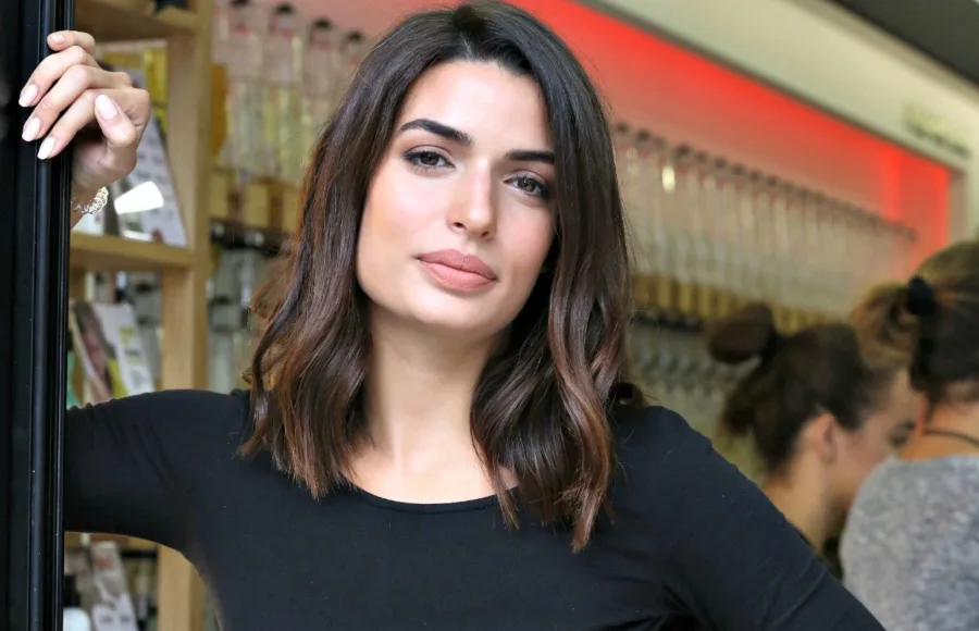 sexy φόρεμα που φόρεσε η Τόνιας Σωτηροπούλου σε γάμο φίλης της!