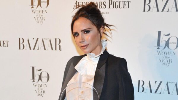 Η Victoria Beckham τρολάρει το νέο κούρεμα του γιου της Brooklyn Beckham! 😂