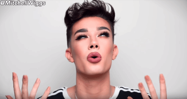 Όλοι οι beauty vloggers κράζουν χωρίς έλεος το νέο σετ με πινέλα της Kylie Jenner που κοστίζει 360 δολάρια! (BINTEO)