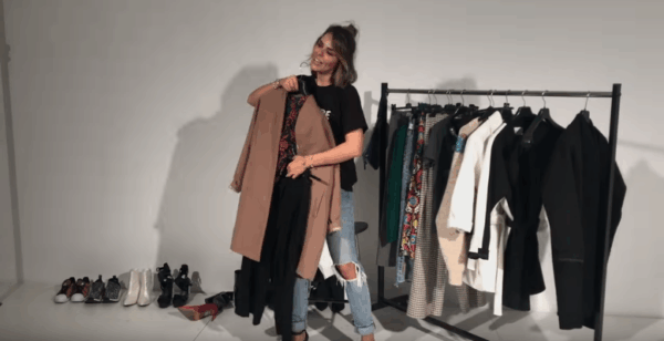 Η fashion blogger Elena Galifa μας δείχνει πώς φοριούνται επιτέλους αυτά τα πανωφόρια που ακούμε συνεχώς!