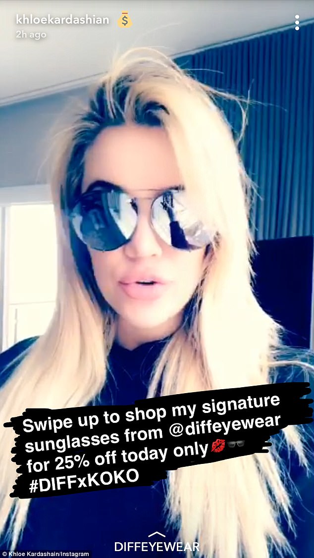 Η Khloe Kardashian φοράει γυαλιά ηλίου σε Instagram story.
