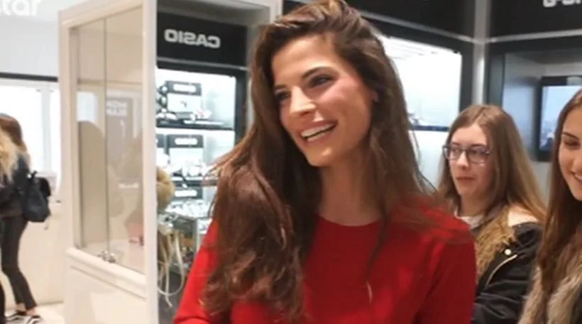 Η Χριστίνα Μπόμπα απαντάει on camera στα δημοσιεύματα που τη θέλουν έγκυο