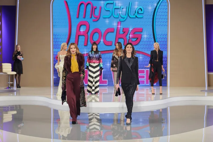 Παίκτριες του My Style Rocks σε πασαρέλα στο πλατό της εκπομπής.