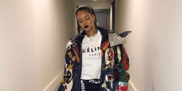 Η Rihanna εμφανίστηκε με μονόπετρο στο χέρι και όλοι κάνουν λόγο για αρραβώνα!