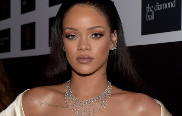 H Rihanna έπεσε θύμα απάτης από… τον ίδιο της τον θείο!
