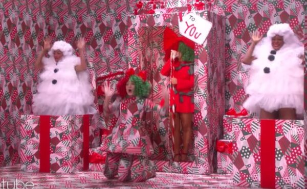 Η Sia παρουσιάζει live το “Snowman” από το χριστουγεννιάτικο δίσκο της!