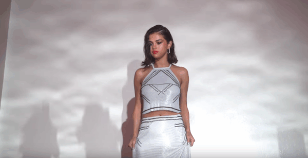 Tι έγινε στα παρασκήνια του video clip του “Wolves” της Selena Gomez με τον Marshmello;