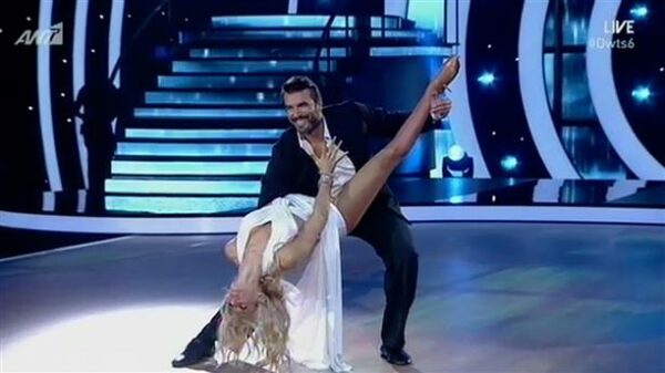 Πρόσεξες αυτό το σκηνικό στο Dancing with the stars; Ο Αντώνης Βλοντάκης έβγαλε το extension της παρτενέρ του! 😂