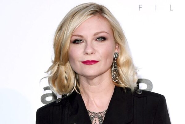 H Kirsten Dunst επιβεβαίωσε την εγκυμοσύνη της με… μία φωτογράφηση!
