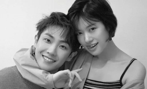 Kpop idols που είναι σε σχέση
