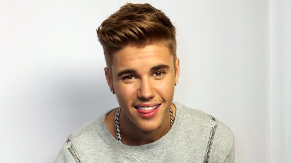 Ο Justin Bieber είναι ο μοναδικός καλλιτέχνης που έχει περάσει 5 φορές το ένα 1 δισεκατομμύριο views στο YouTube.