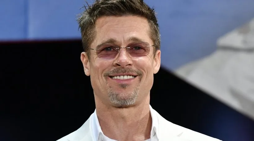 Brad Pitt - Φλερτάρει και συστήνεται ως William!