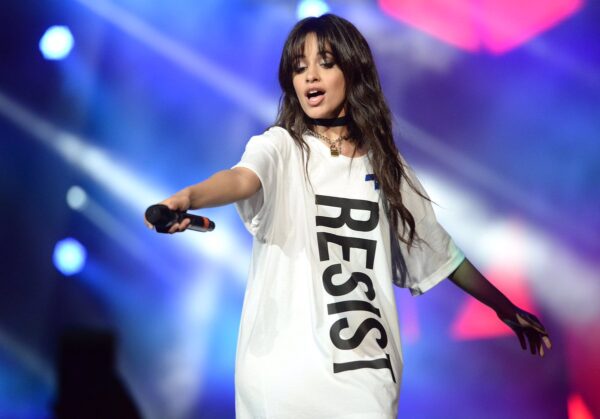 Αυτή είναι η αντίδραση της Camila Cabello όταν είδε ότι βρίσκεται στην κορυφή του Billboard
