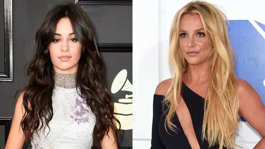 Η Camila Cabello και η Britney Spears σε κολλάζ φωτογραφιών.