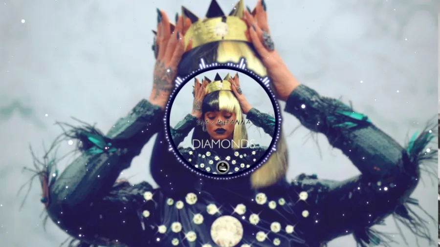 Η Rihanna με δίχρωμη περούκα και στέμμα για το τραγούδι Diamonds.