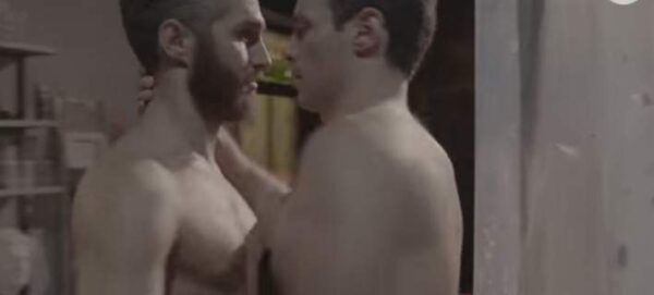 Αυτή είναι η σκηνή με το φιλί των gay που έκοψε το Epsilon από σειρά!