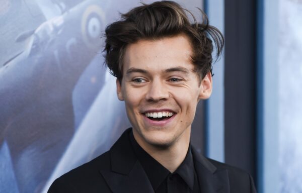 Ο Harry Styles τραγούδησε σε συναυλία του ακυκλοφόρητο τραγούδι του και φαν το ανέβασε στο YouTube