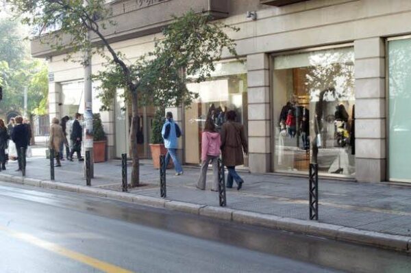 Ανοιχτά την Κυριακή τα καταστήματα – Απεργία από τους υπαλλήλους