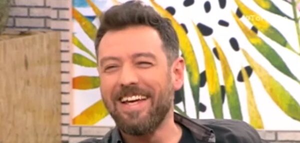 Μάνος Παπαγιάννης: Δεν θα πιστέψετε τι ερωτήσεις έκανε στη ναρκωμένη γυναίκα του λίγο πριν τον τοκετό!