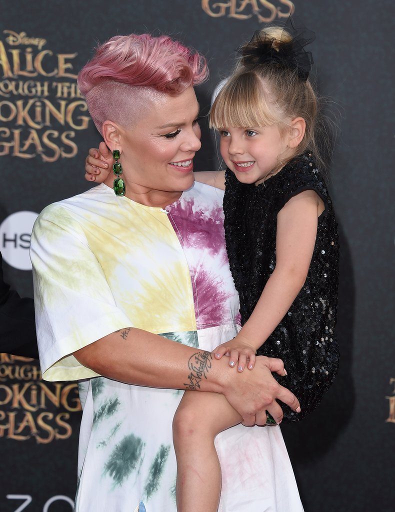 Η P!nk με την κόρη της Willow σε επίσημη εκδήλωση.