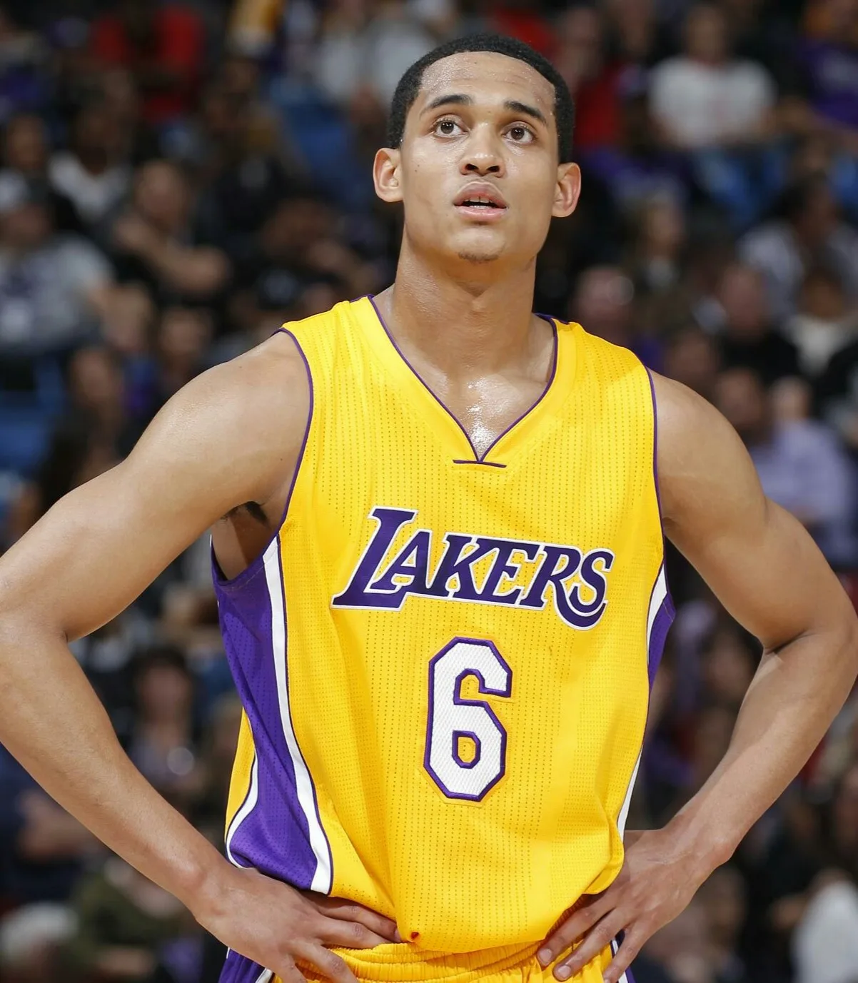 Μπασκετμπολίστας με κίτρινη φανέλα των Lakers